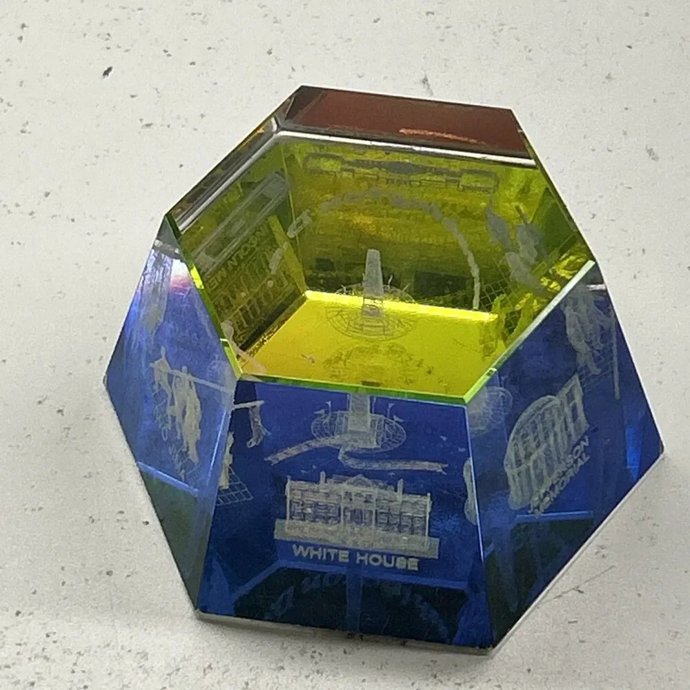 Washington DC Monument Souvenir 3D Laser‎ Etched Holograph Glass Paperweight